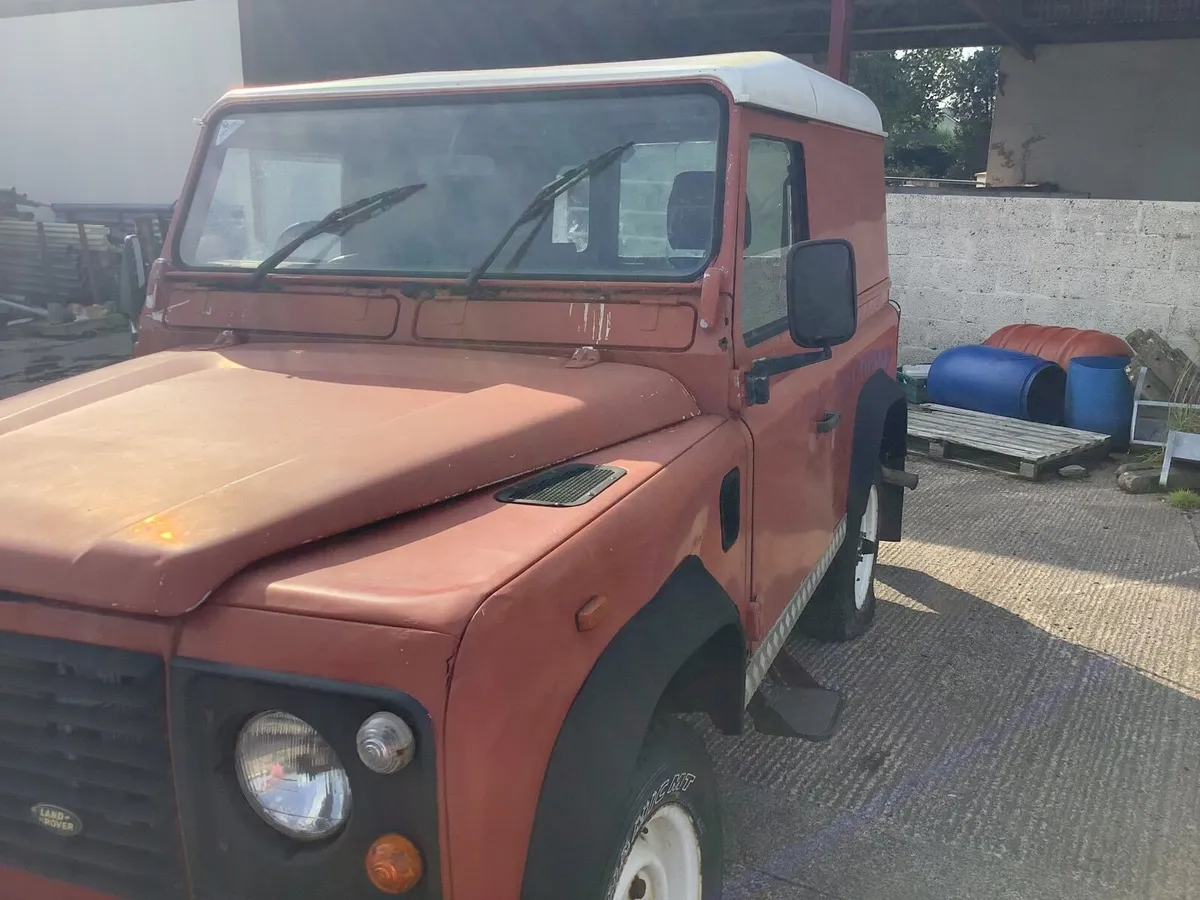 Land Rover  Defender - Image 2