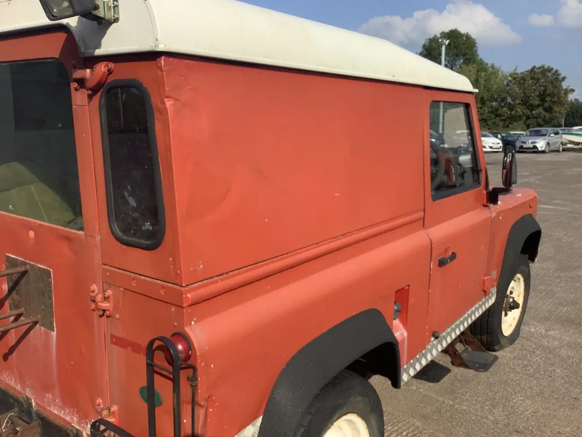 Land Rover  Defender - Image 3