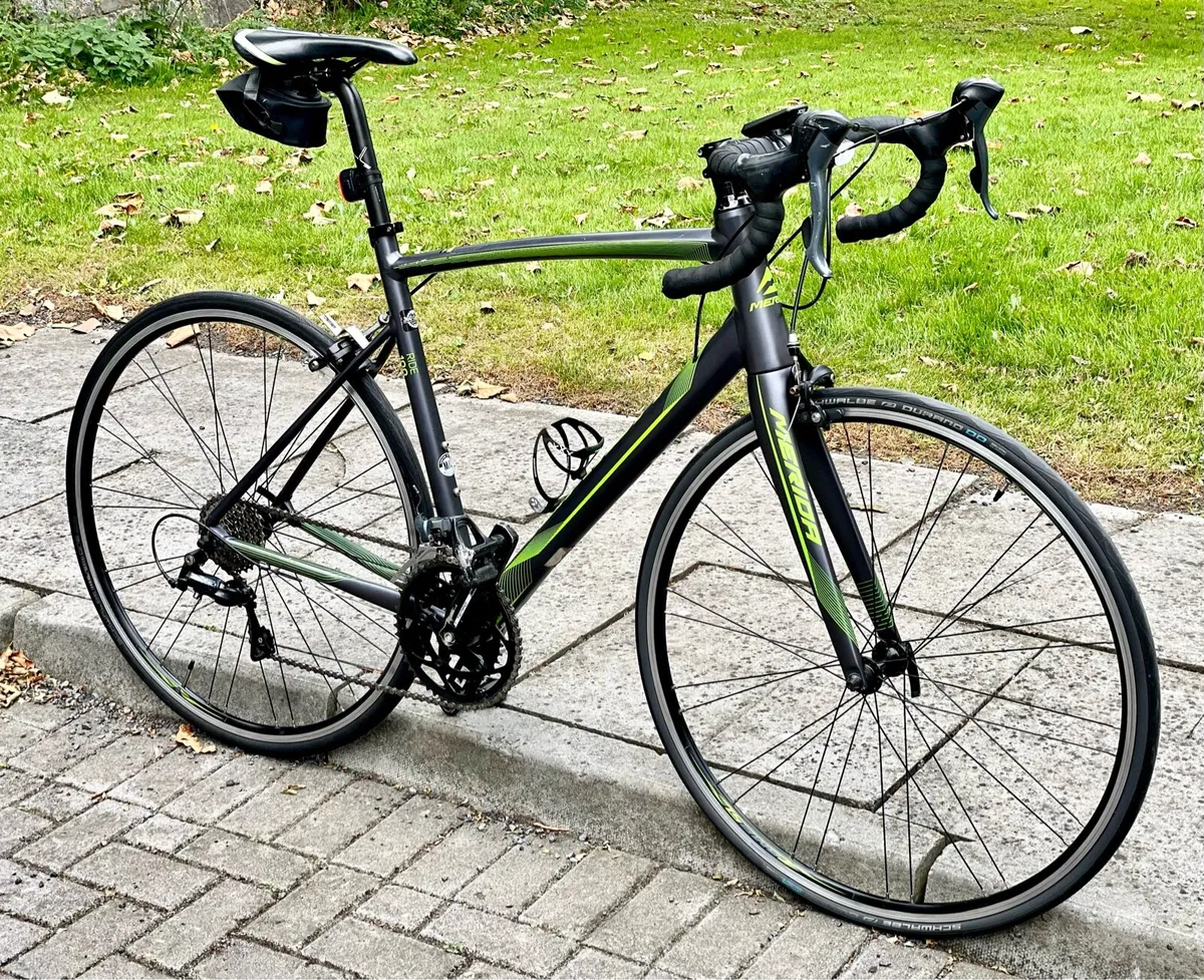 Merida 100 ride Road bike - Carbon Fork - Image 3