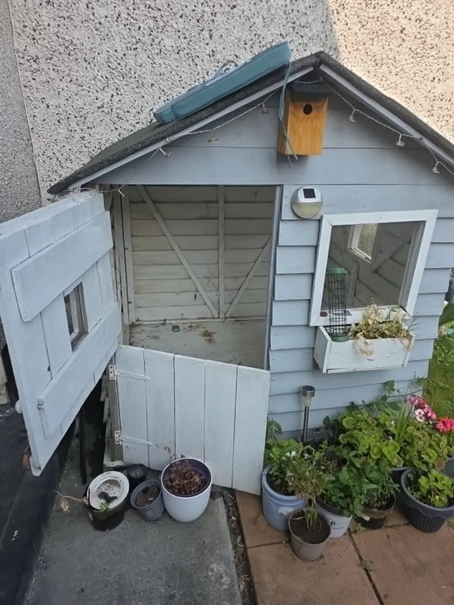 Free Small Shed / Playhouse - Image 2