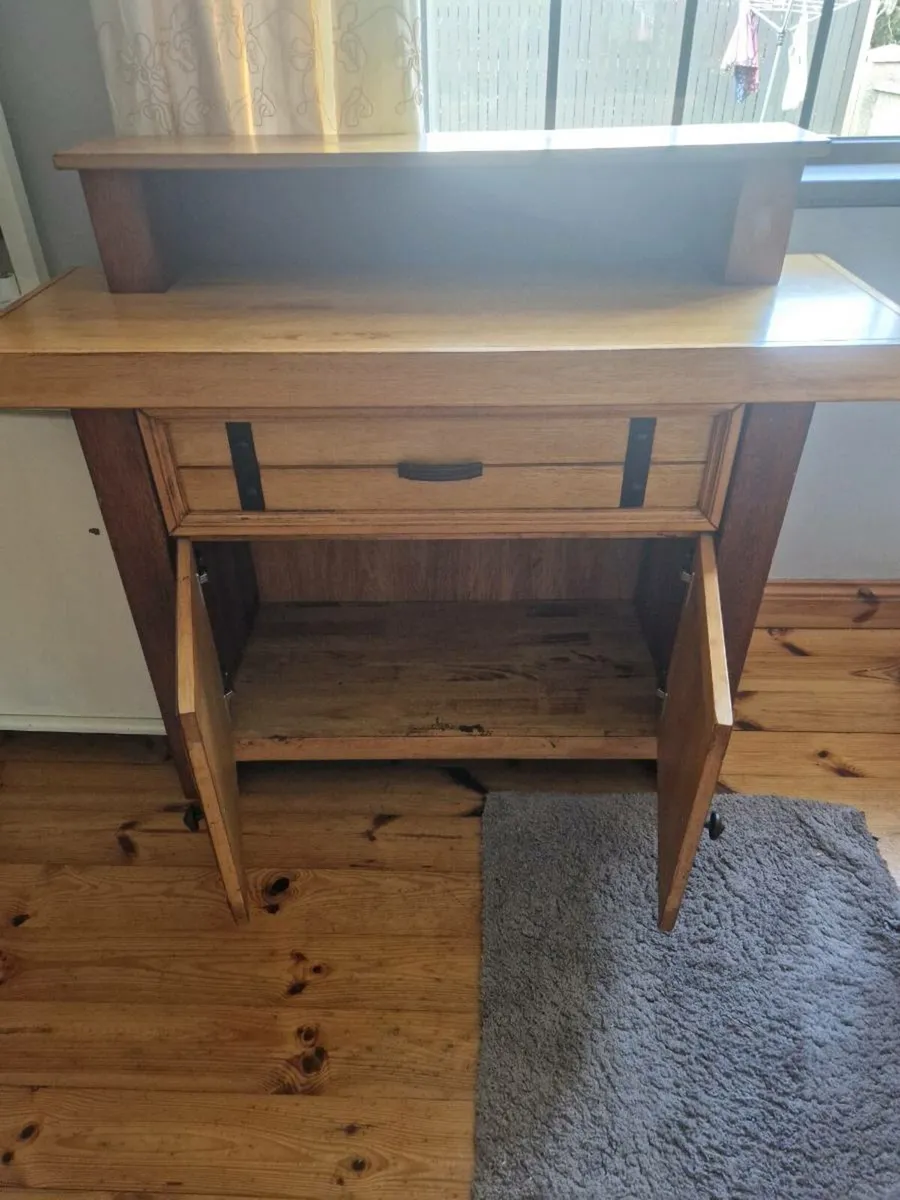 Light set and dresser with lockers - Image 2