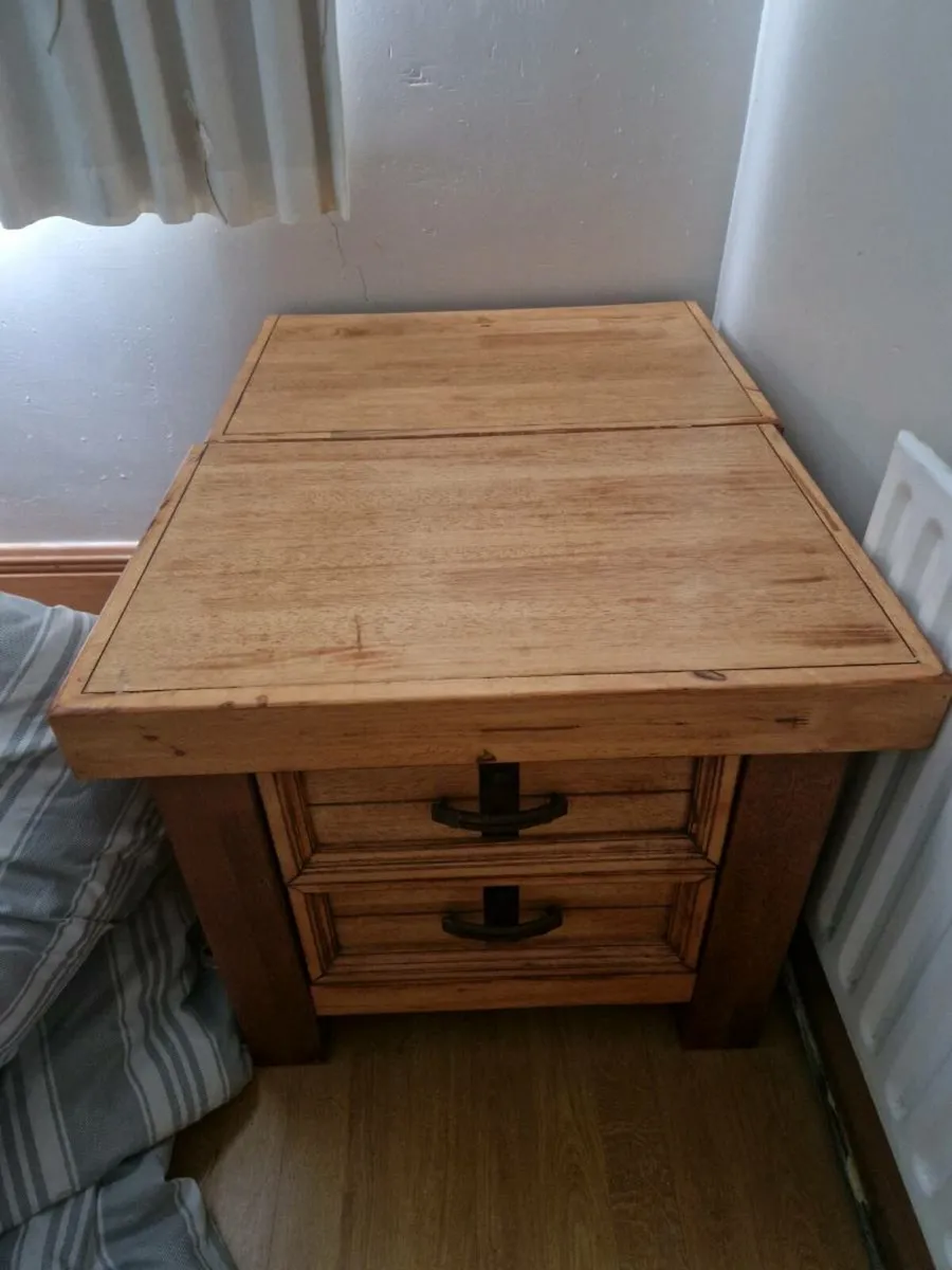 Light set and dresser with lockers - Image 4