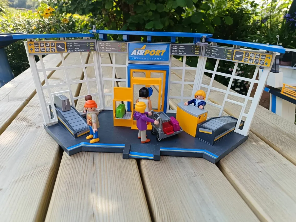 Playmobil airport and control tower - Image 3