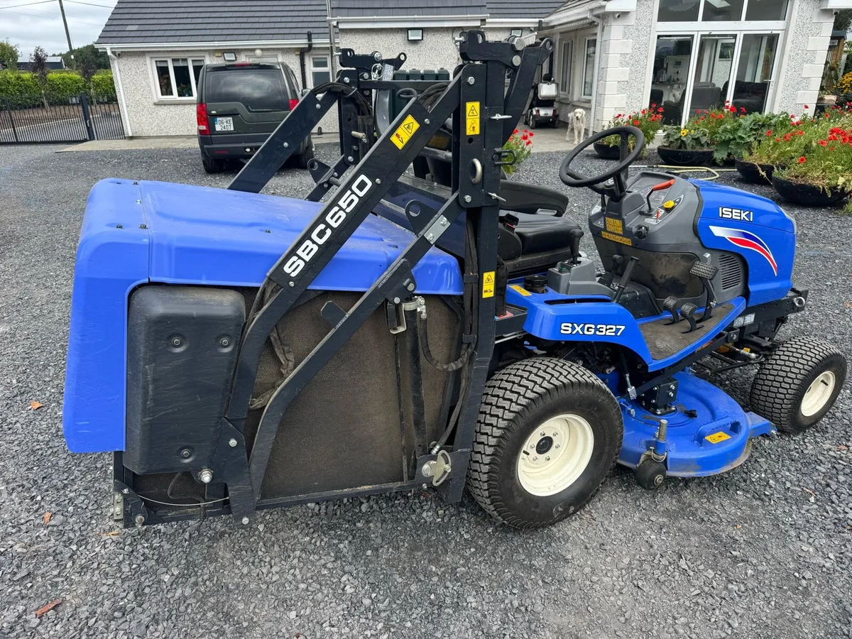 Iseki SXG 327 professional commercial mower - Image 3