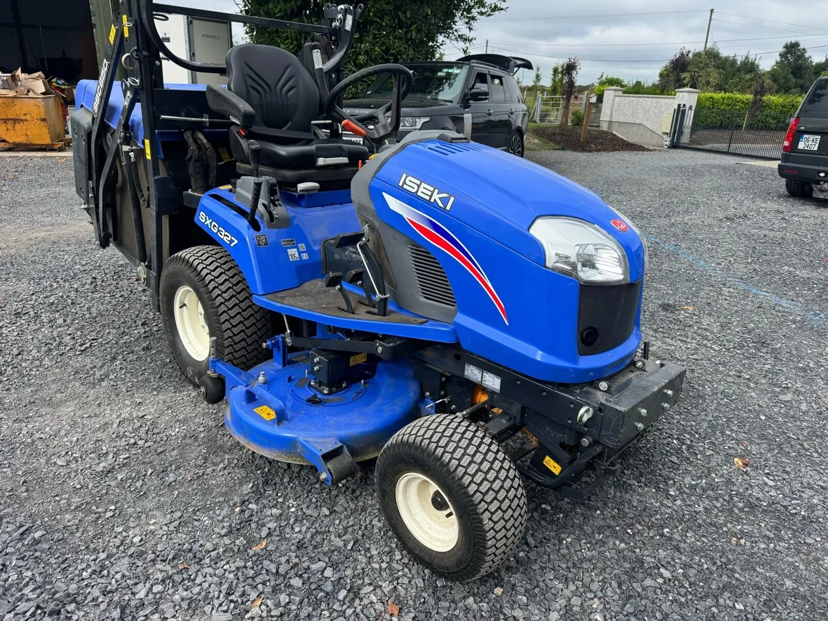 Iseki SXG 327 professional commercial mower - Image 1