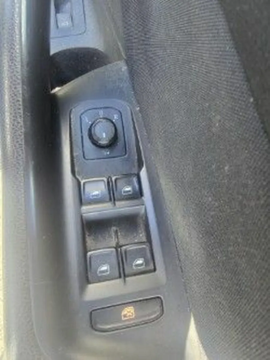 Volkswagen Passat 2015 - Image 4