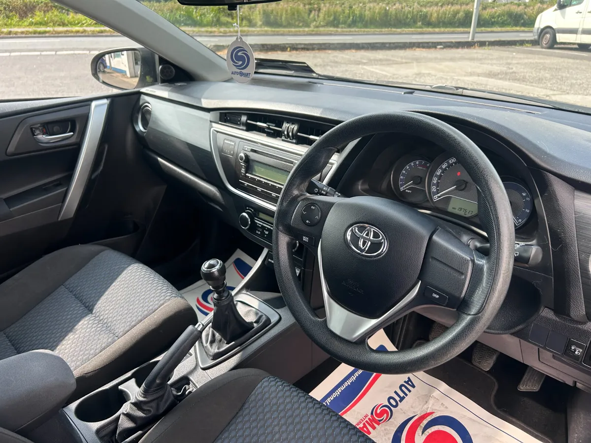 Toyota Auris 2014 - Image 4