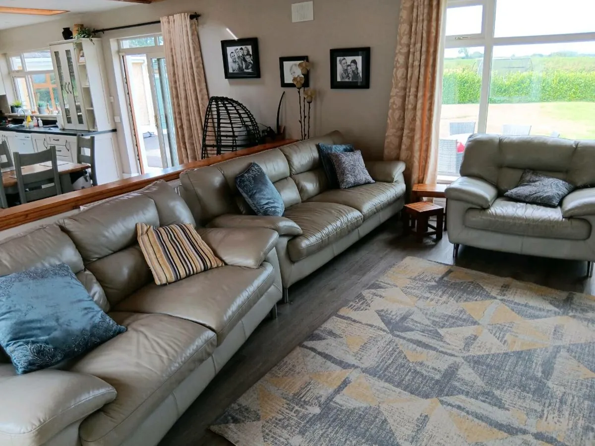 Suite - Image 1
