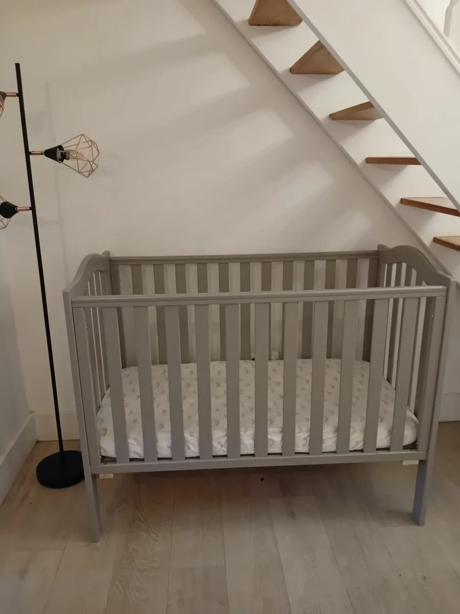 Baby cot - Image 3