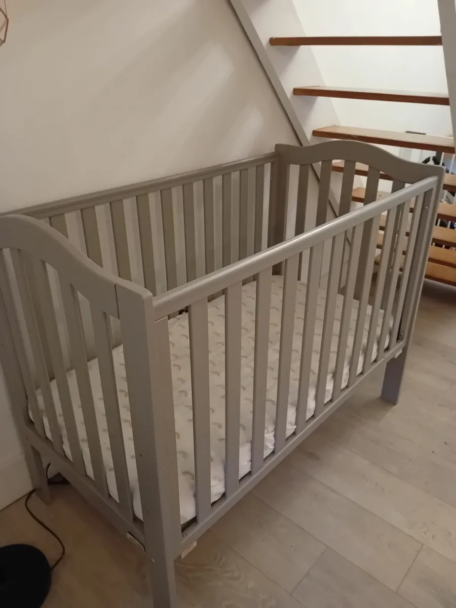 Baby cot - Image 1