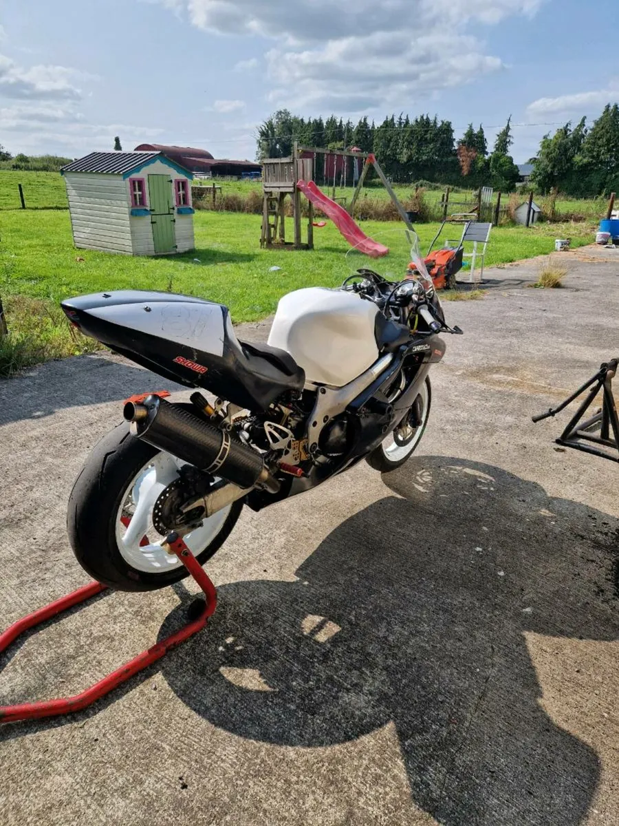 Honda CBR 600f4 race bike - Image 2