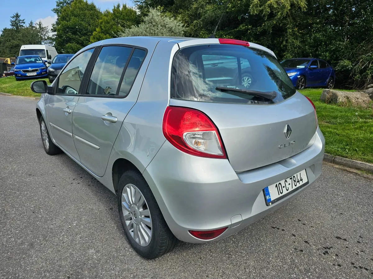 Renault Clio 2010 low klms - Image 2