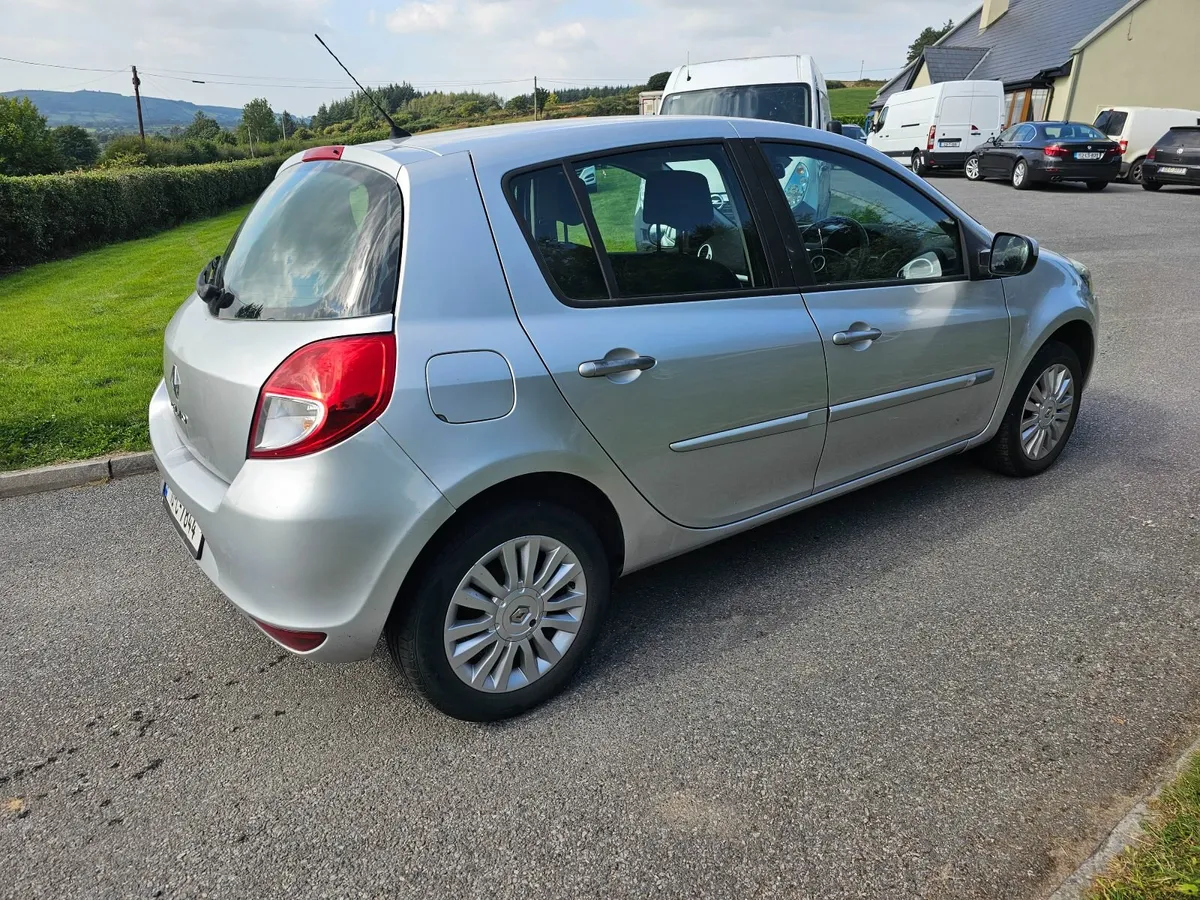 Renault Clio 2010 low klms - Image 3