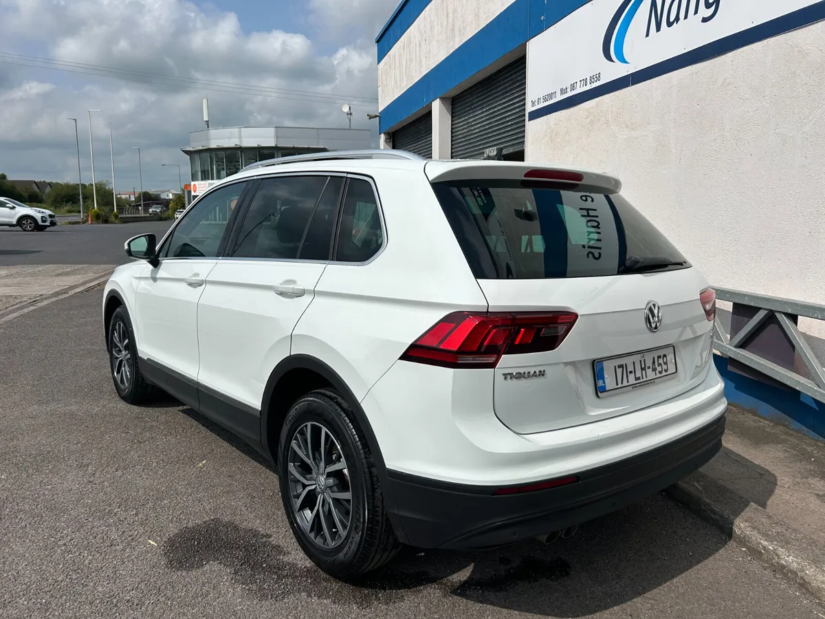 Volkswagen Tiguan ONE OWNER. LOW KMS - Image 3