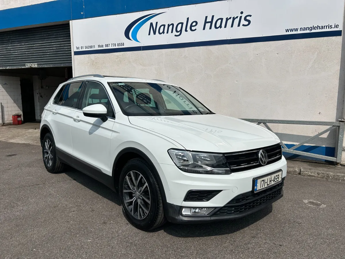 Volkswagen Tiguan ONE OWNER. LOW KMS - Image 4