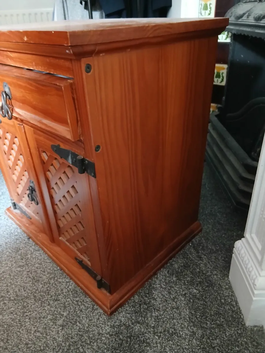 Lovely quality pine bedside locker 2ft tall x23 in - Image 1