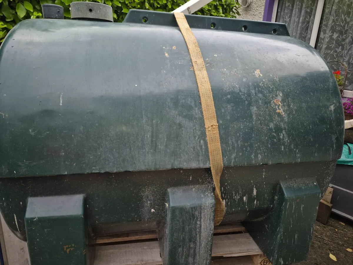 Oil tank
