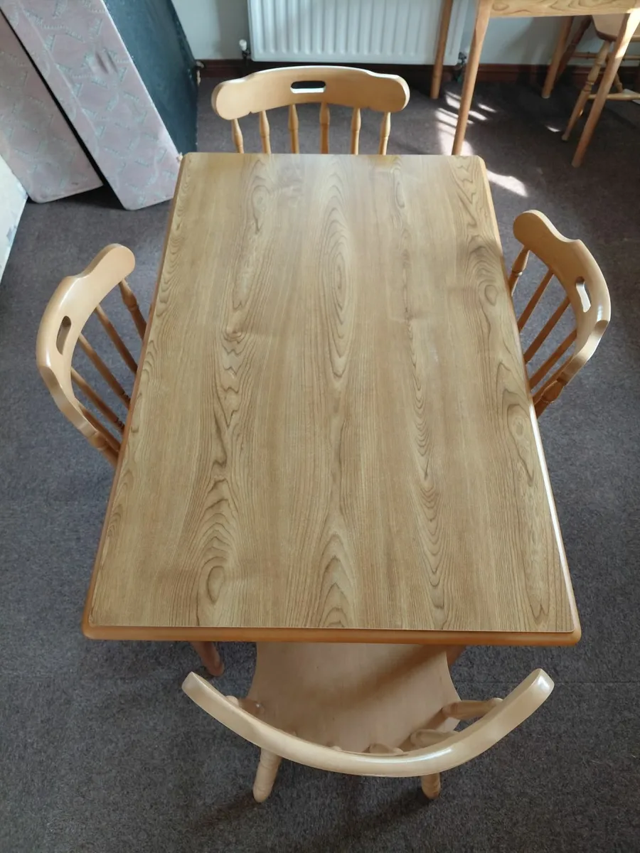 Kitchen table and chairs - Image 2