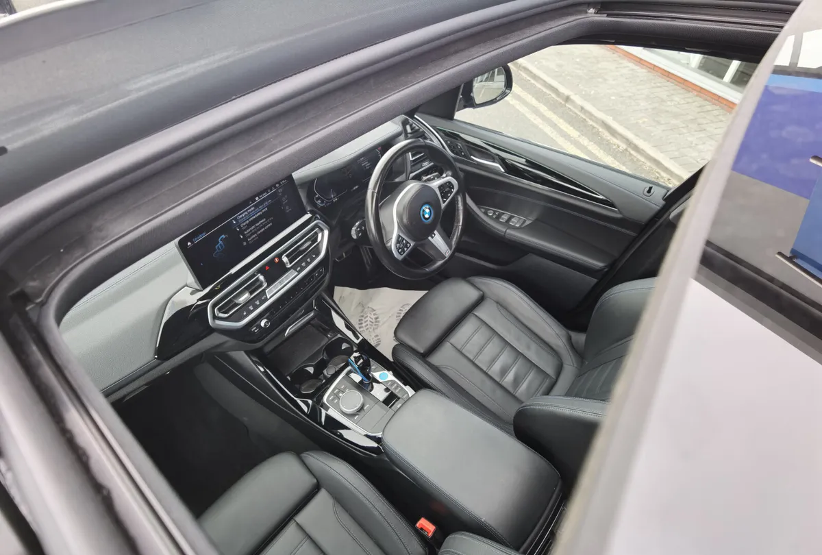 BMW IX3 80KWH M SPORT **SUNROOF** - Image 4