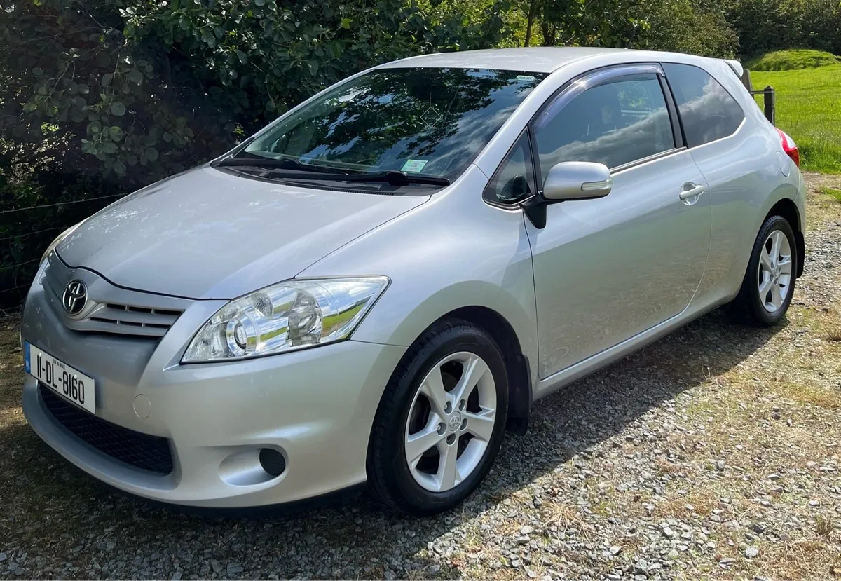 2011 Toyota Auris - Image 1