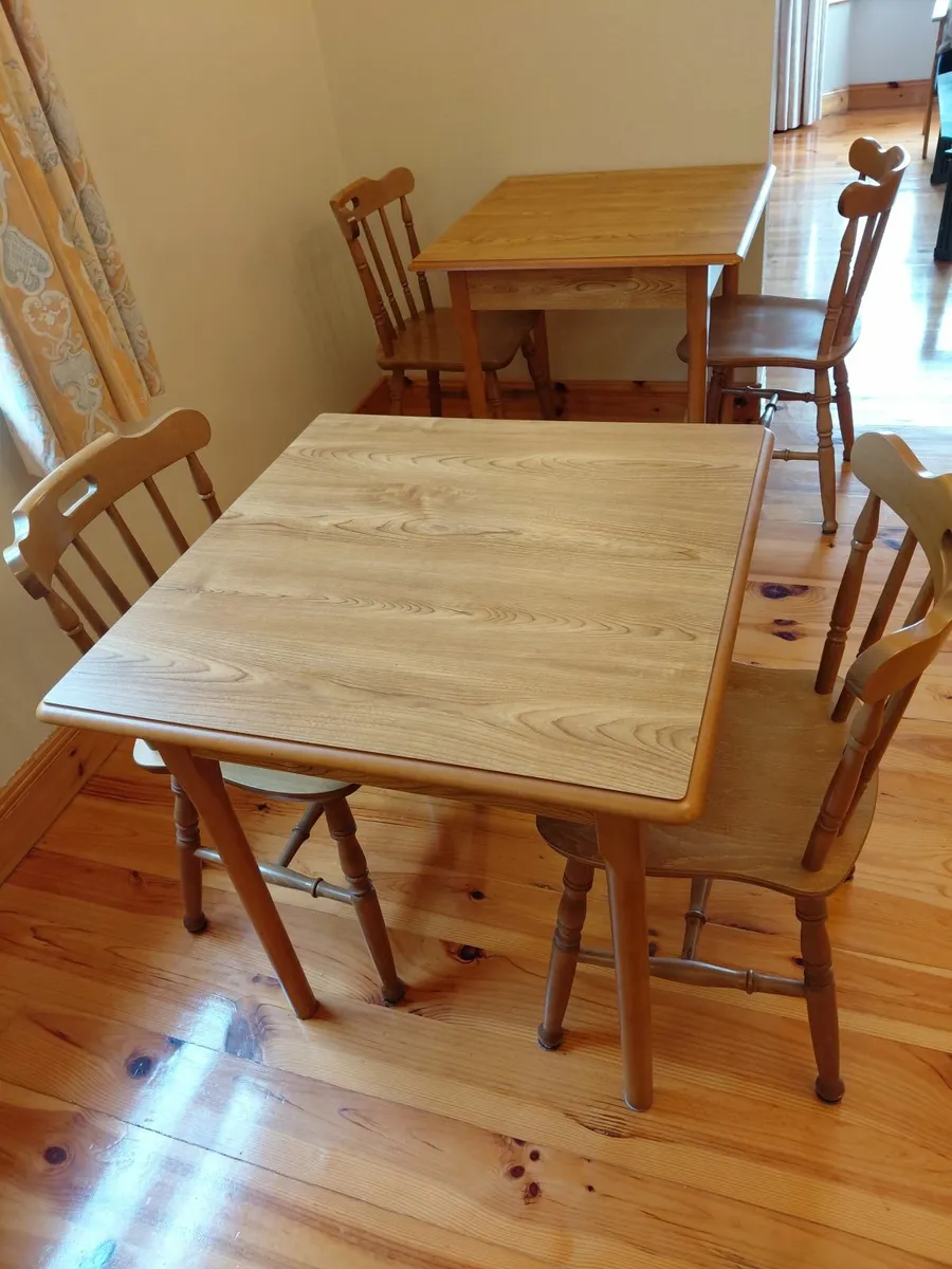 Small table and chairs - Image 2