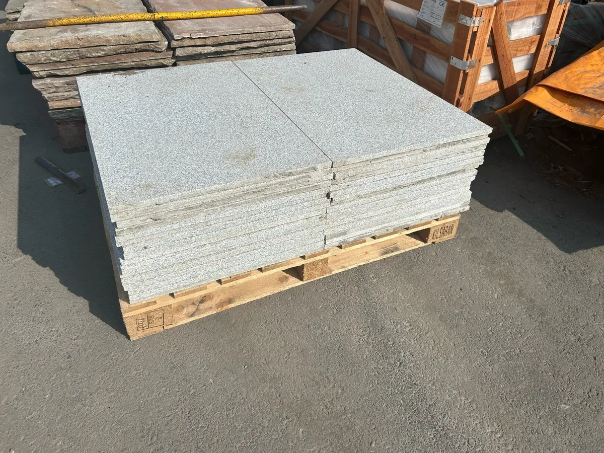 Granite paving slabs job lot 17m sq - Image 2