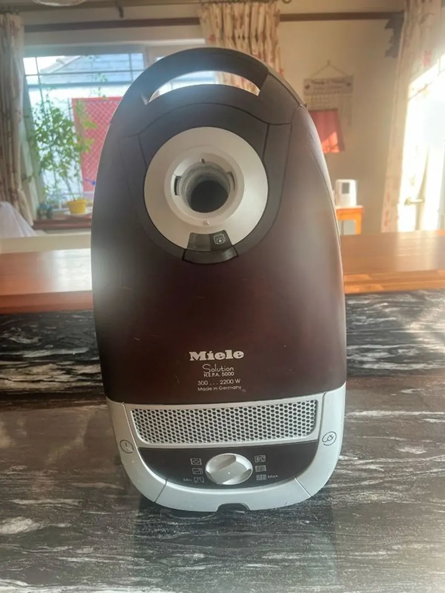 Miele Vacuum Cleaner - Image 2