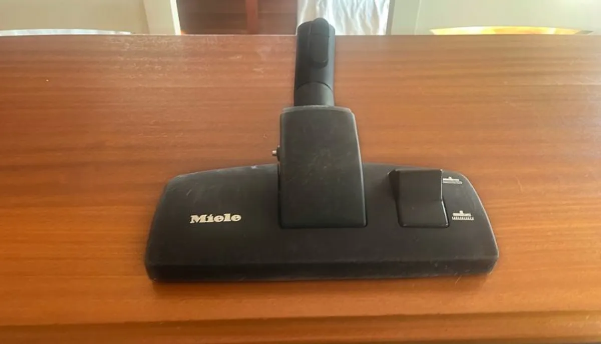 Miele Vacuum Cleaner - Image 4