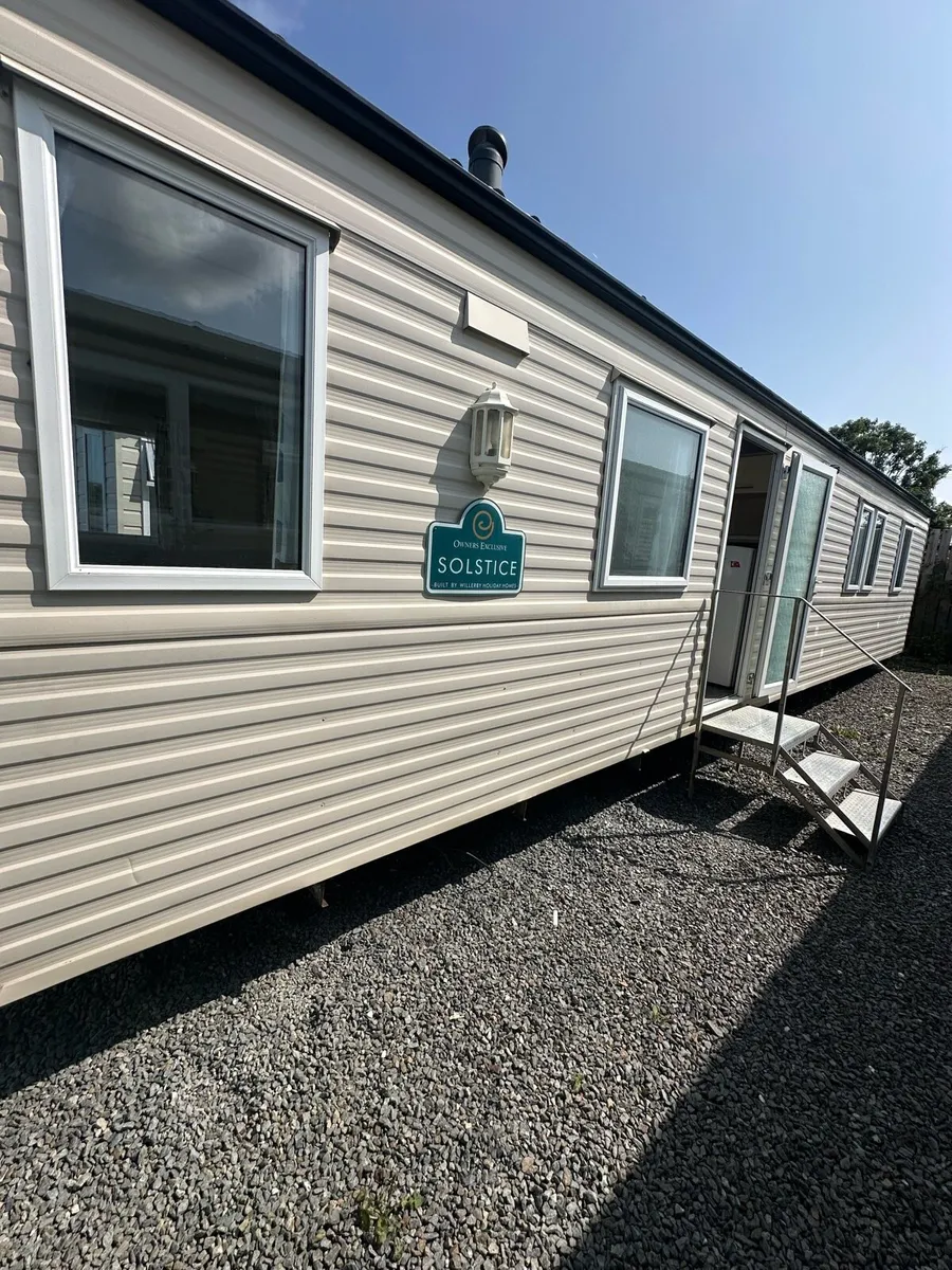 Willerby 37-12.6 3 bedrooms Full winter pack - Image 2