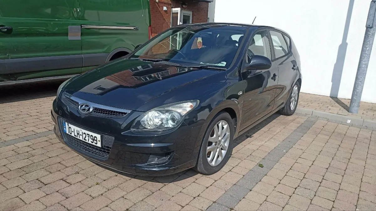 Automatic Hyundai i30 - Image 1