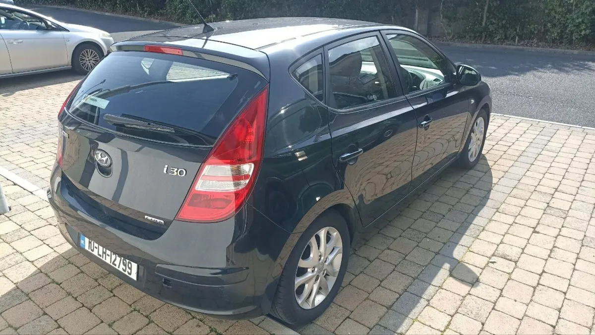 Automatic Hyundai i30 - Image 2