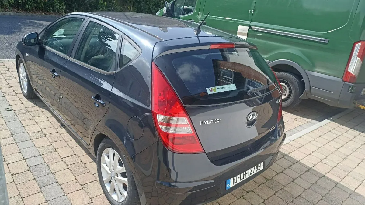 Automatic Hyundai i30 - Image 3