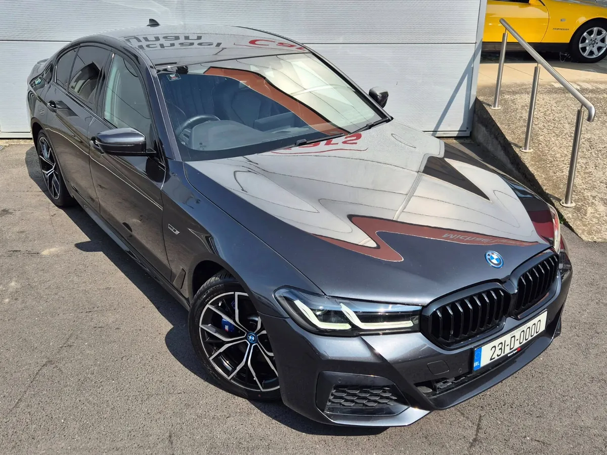 2023 BMW 530e Plug-In Hybrid M Sport Pro Pack - Image 3
