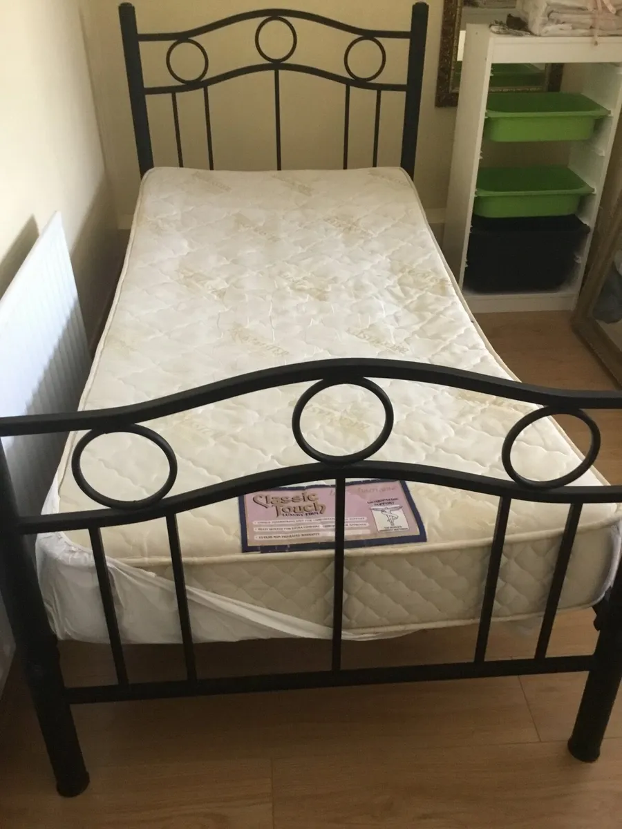 Single black metal bed - Image 1