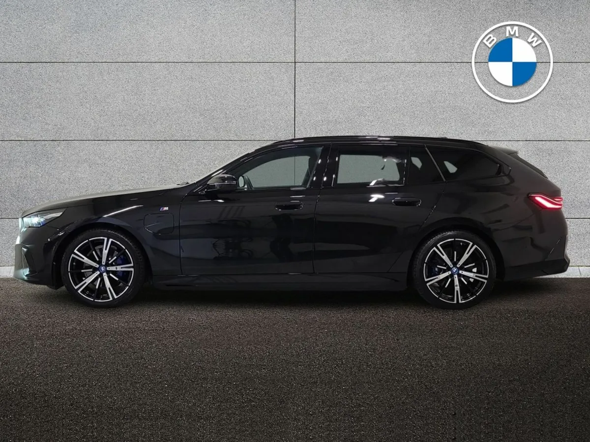 BMW 5-Series 530e M Sport Touring - Image 4