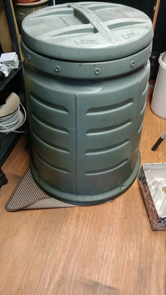 Free garden compost bin