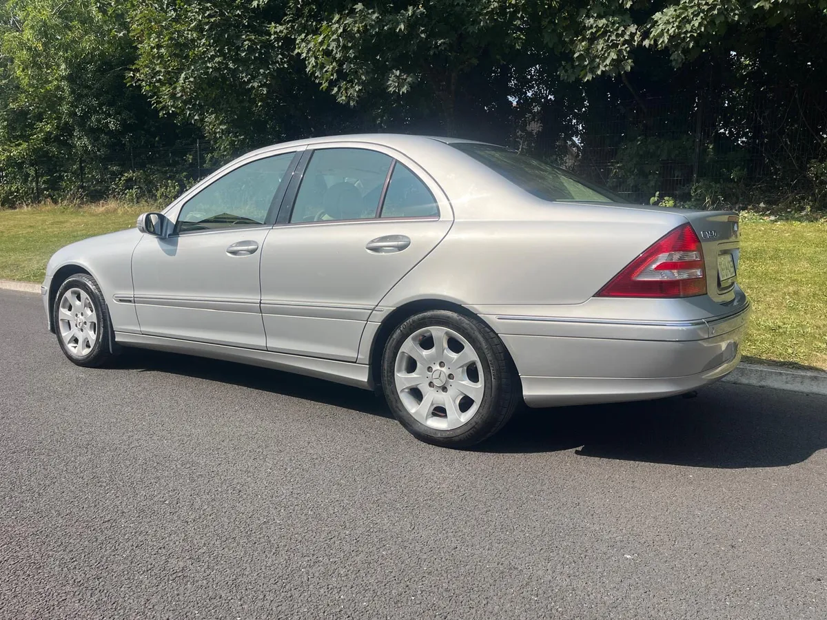Mercedes-Benz C-Class 2005 AUTOMATIC ( NCT 10/26 , - Image 4