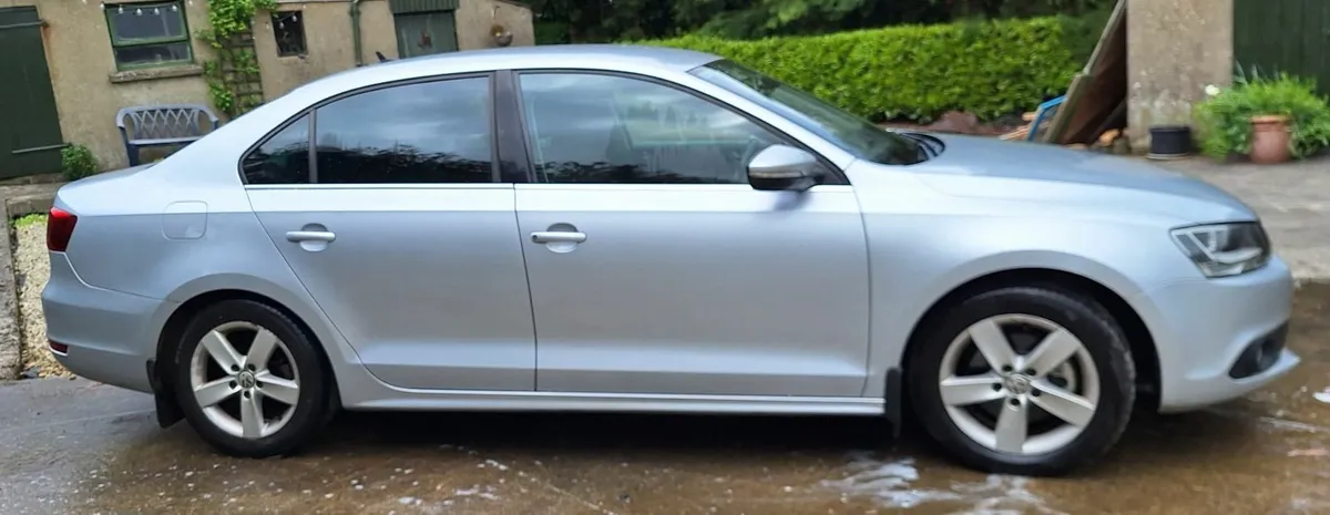Volkswagen Jetta 2014.  ☆DEPOSIT TAKEN. ☆ - Image 2