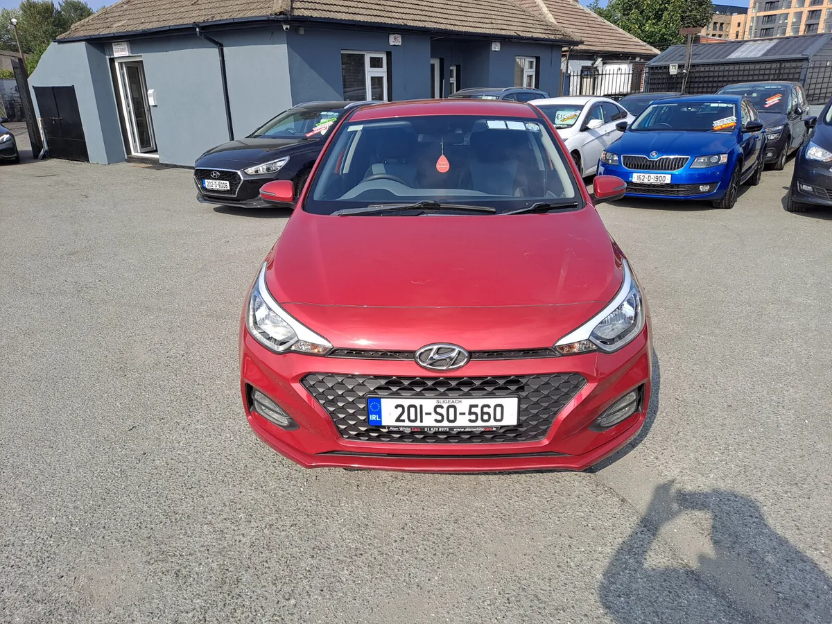 Hyundai i20 DELUXE 5DR - Image 3