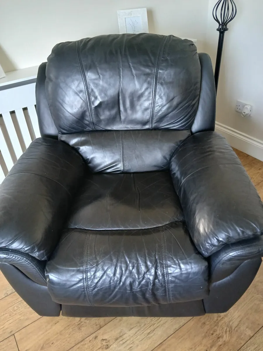 Suite of furniture - Image 2