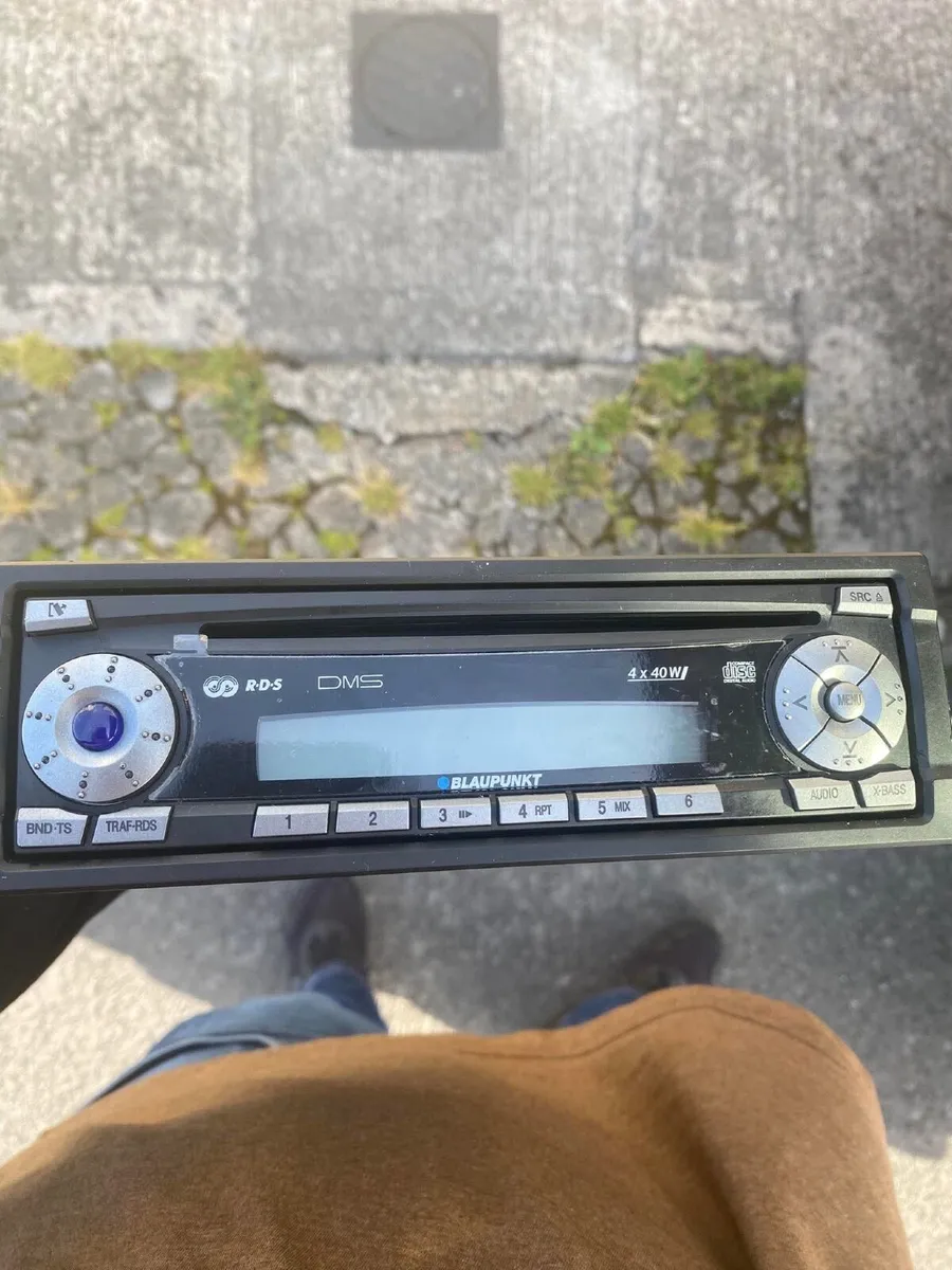 Car stereo - Image 1