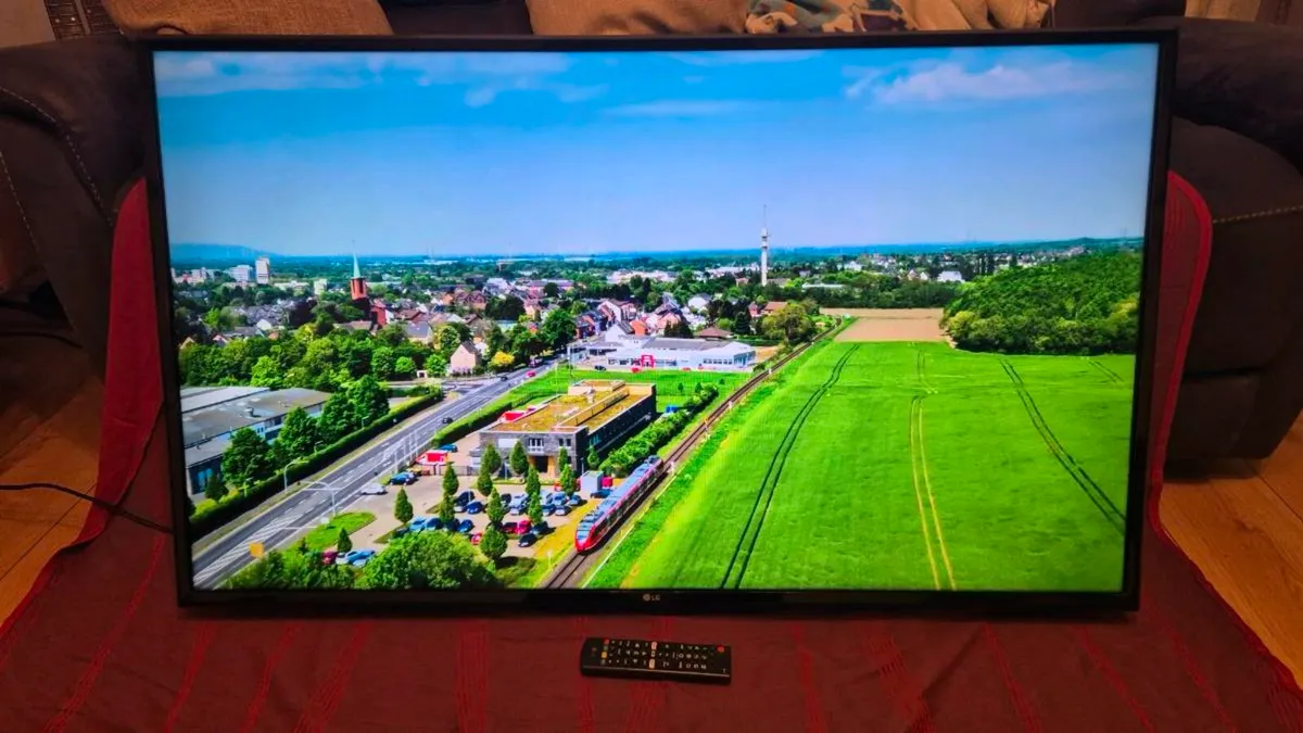 50" Smart TV -  LG 4K UHD - Image 3
