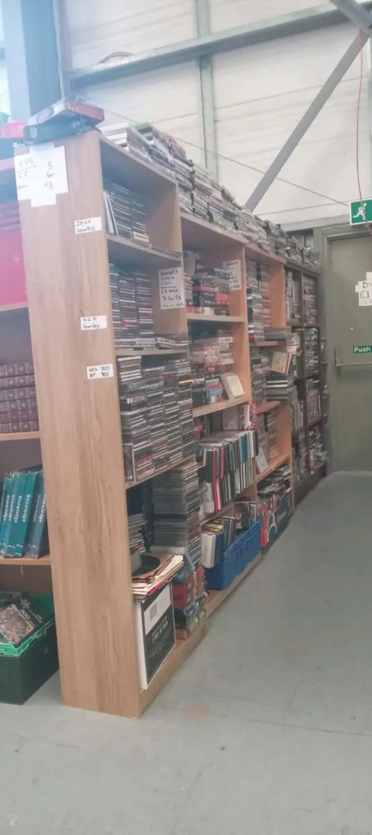 Large range of 2nd hand books - Image 1