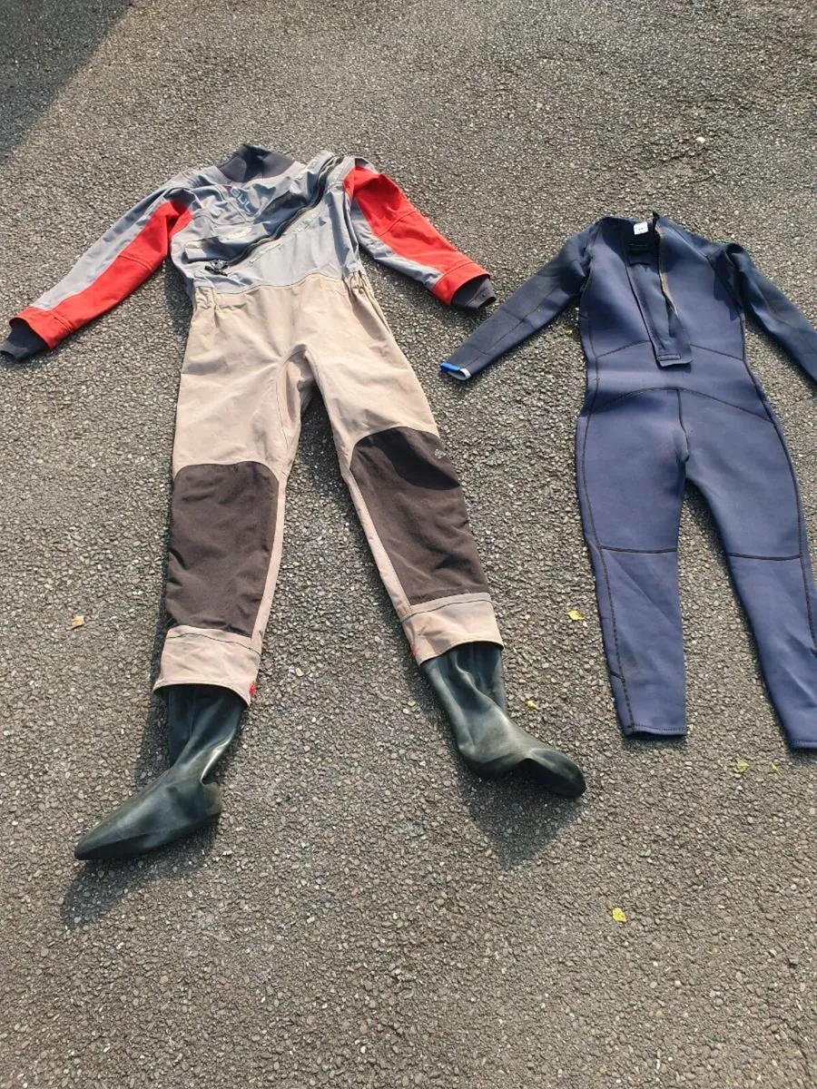 Dry suit and wet suit - Image 1