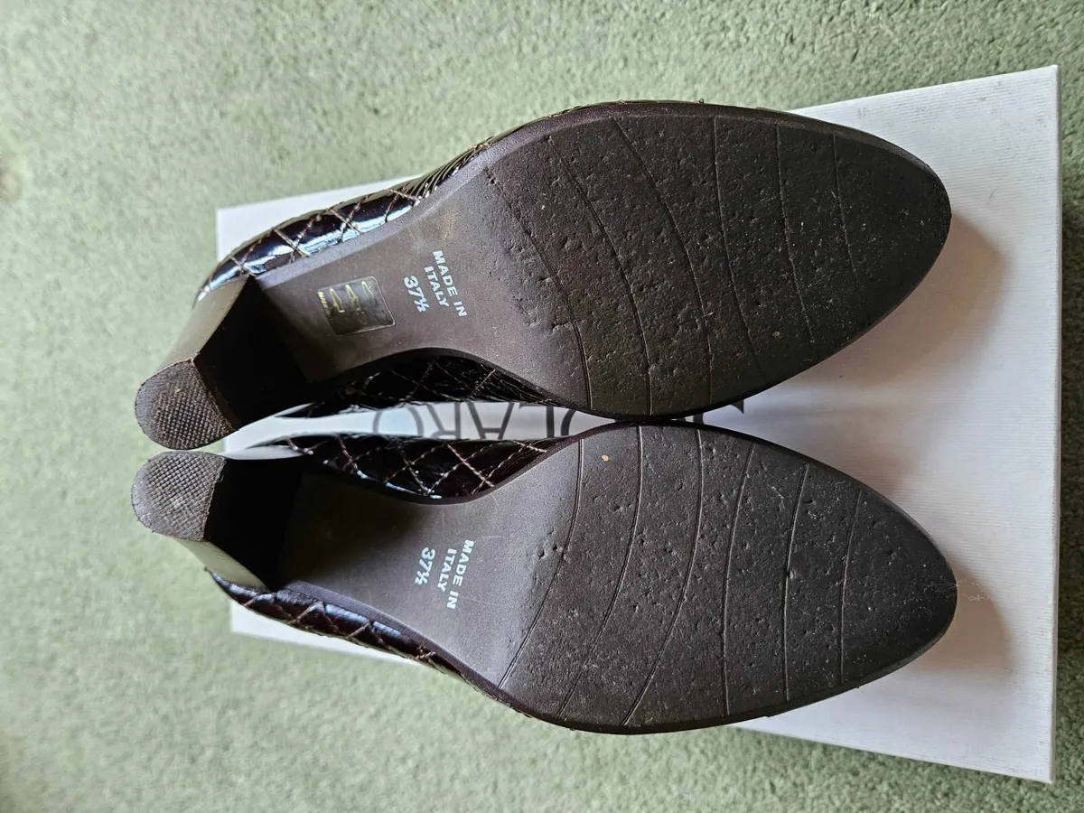 Womens Shoes Size 37.5 - Image 4