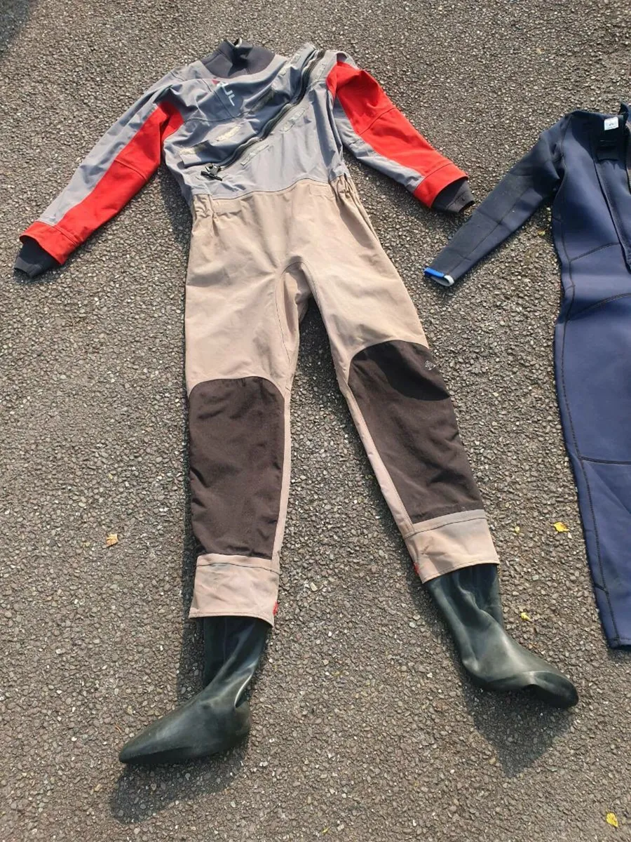 Dry suit and wet suit - Image 2