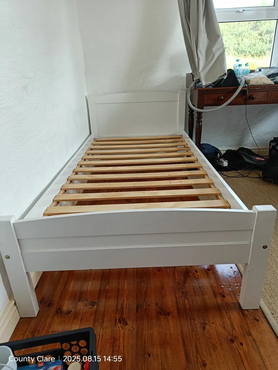 Single beds - Image 4