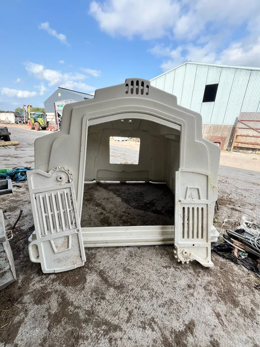 Calf pens/huts - Image 1