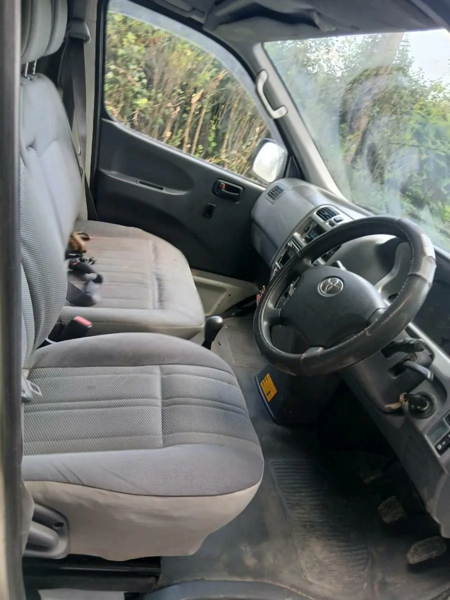 2008 toyota hiace - Image 4