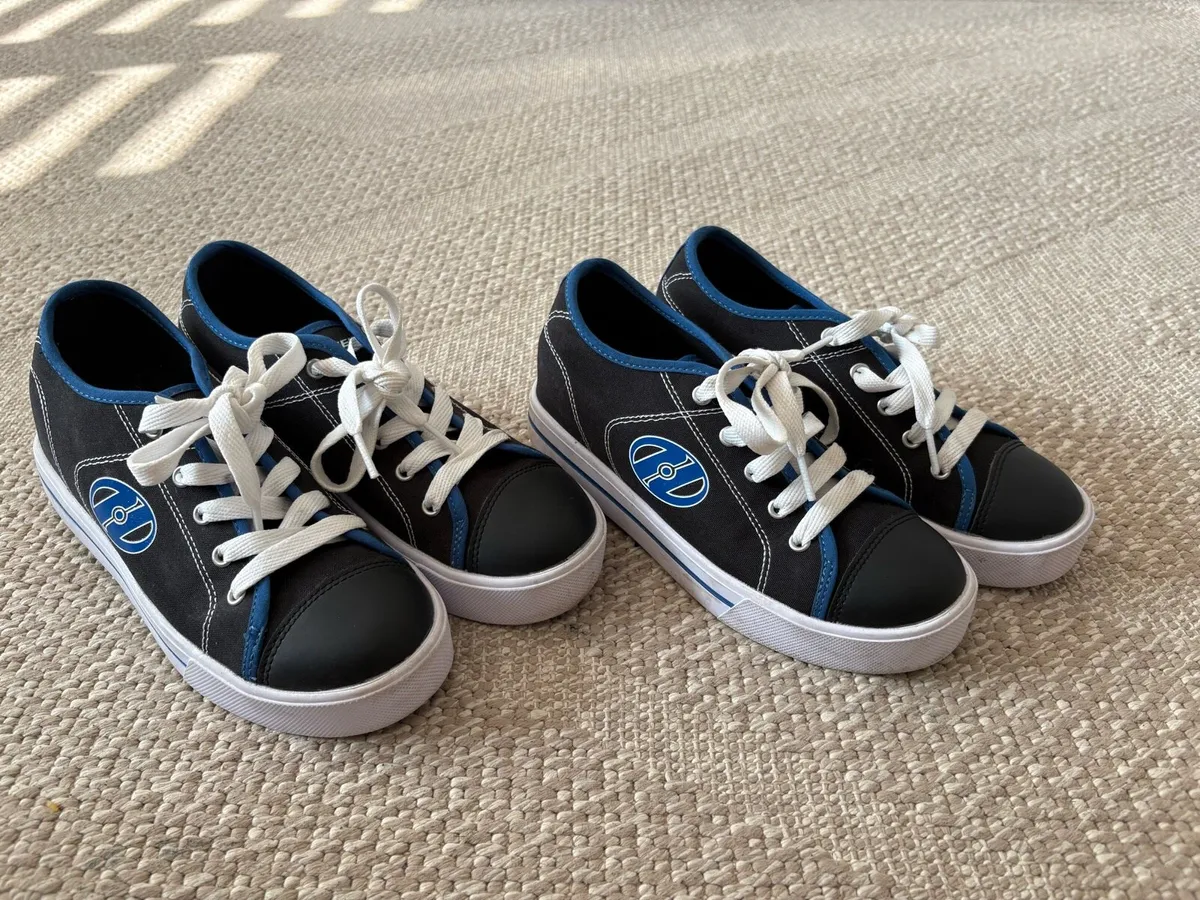 2 x pairs children’s  Heelys - Image 2